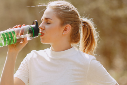 Dieta a picie wody – co daje nam odpowiednie nawodnienie?