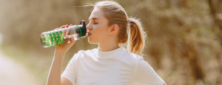 Dieta a picie wody – co daje nam odpowiednie nawodnienie?