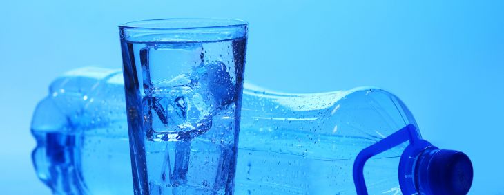 Czy woda filtrowana jest zdrowsza od butelkowanej?
